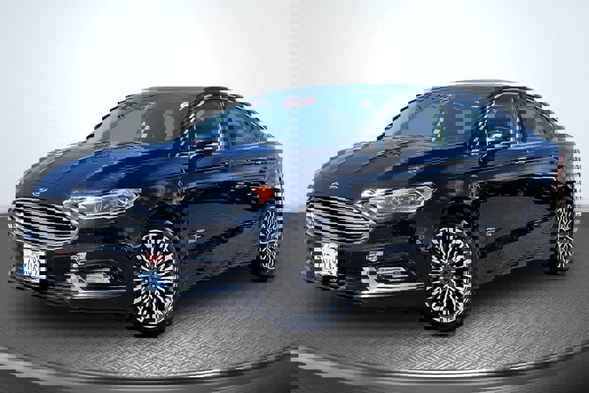 Used 2017 Ford Fusion Energi Titanium FWD image 12