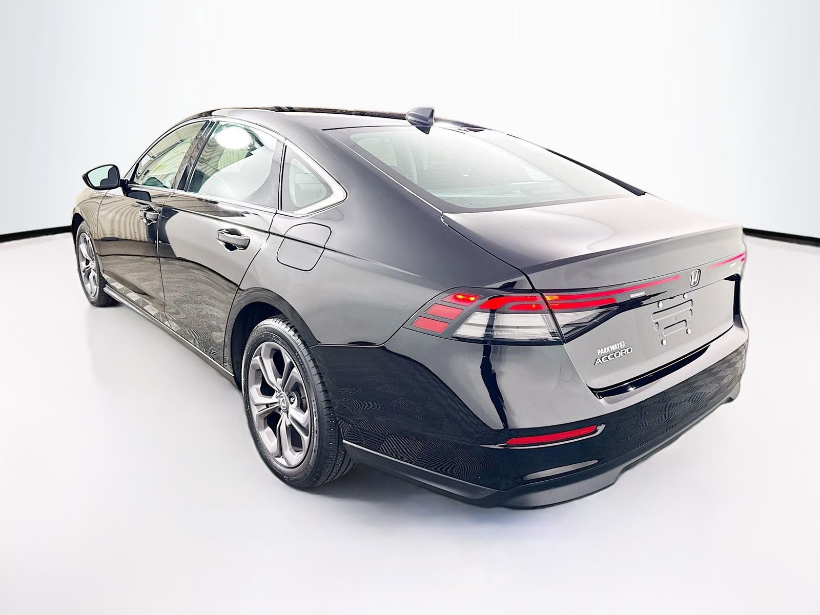 Used 2023 Honda Accord EX image 5