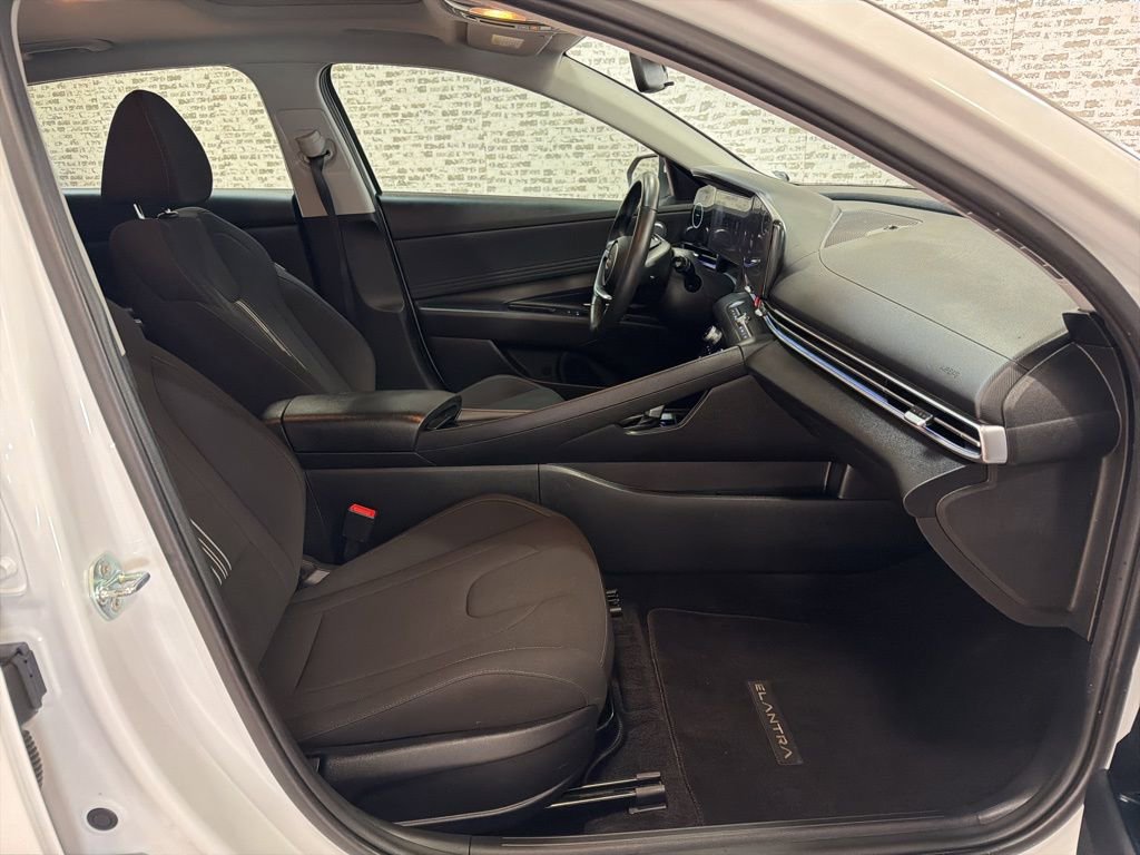 Certified 2024 Hyundai Elantra SEL w/ Convenience Package image 10