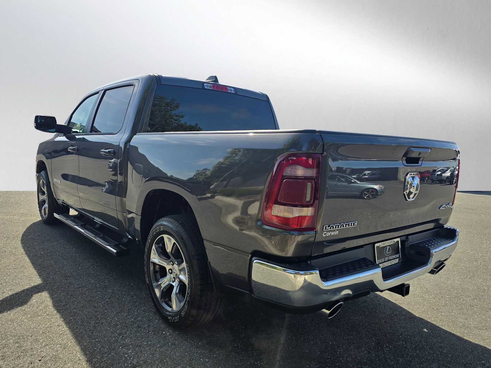 Used 2024 RAM 1500 Laramie AWD/4WD image 5