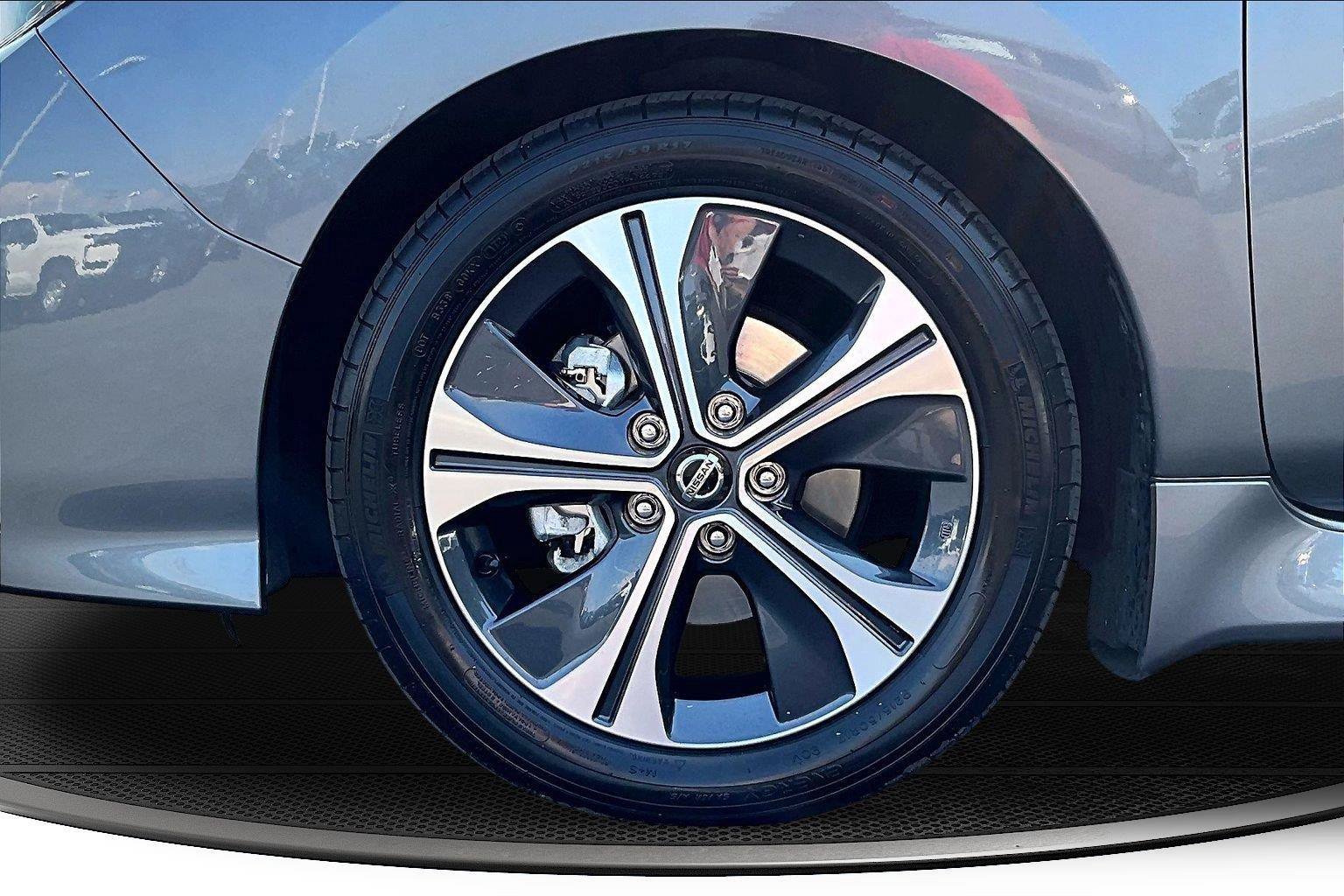 Used 2021 Nissan Leaf SV w/ SV Technology Package FWD image 32