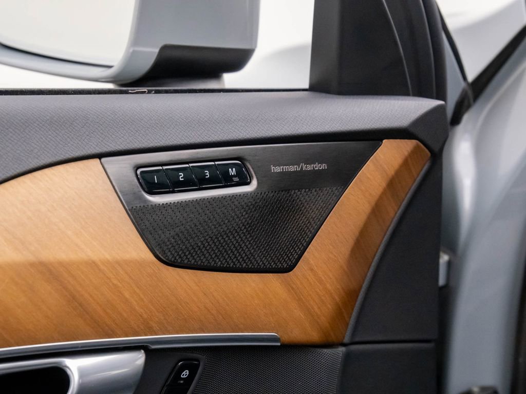 Used 2024 Volvo XC90 T8 Plus w/ Protection Package Premier image 15