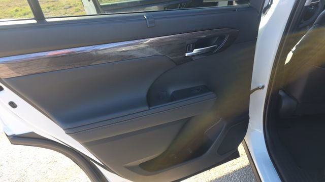 New 2026 Toyota Highlander Limited AWD/4WD image 16