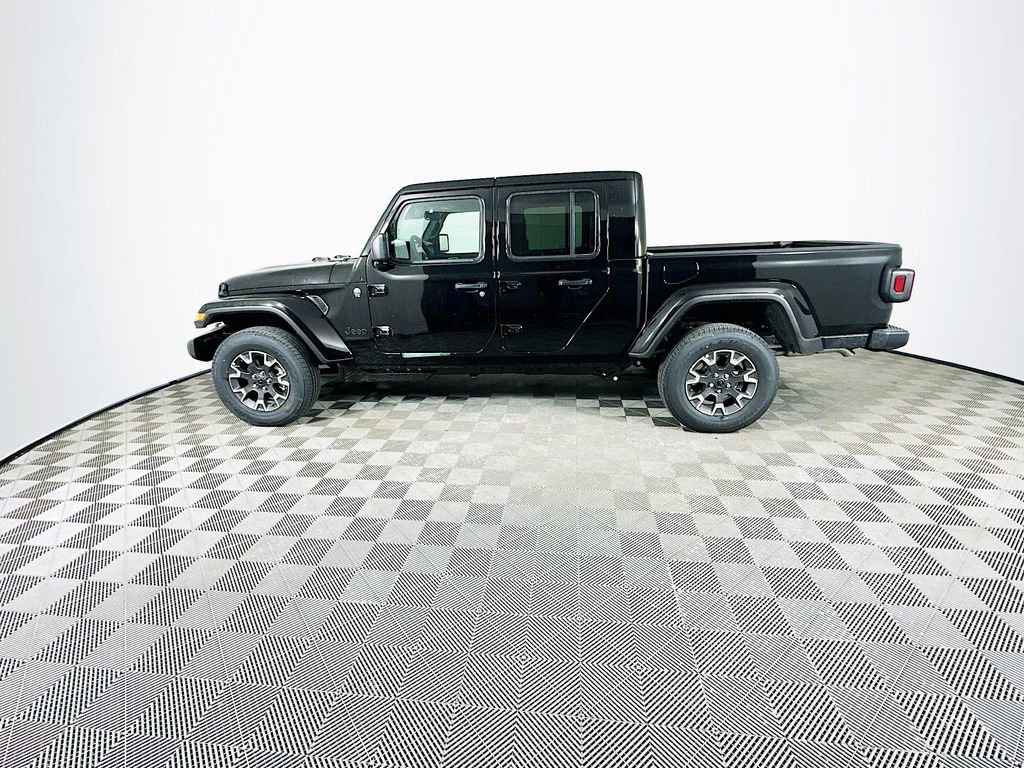 New 2026 Jeep Gladiator Sahara image 6