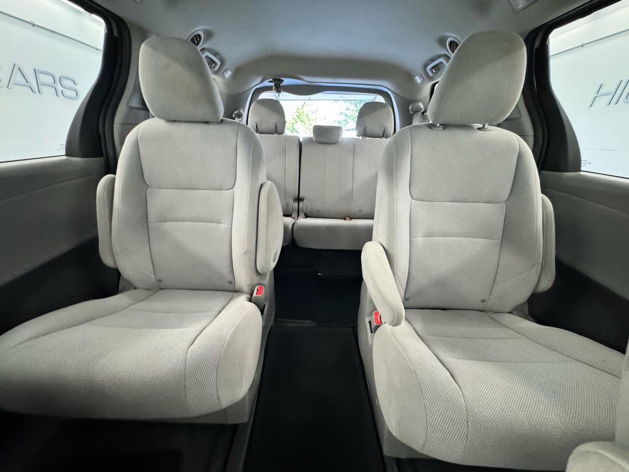 Used 2020 Toyota Sienna L FWD image 29