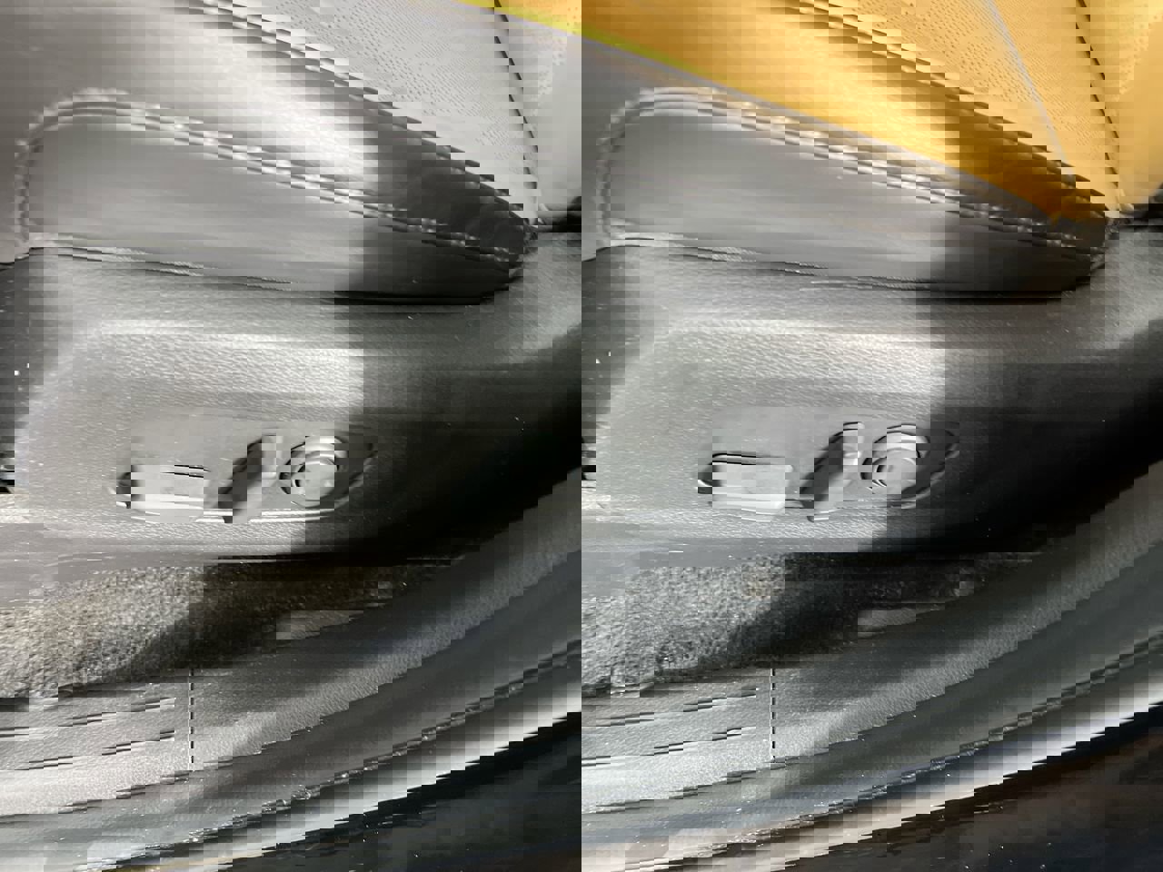 Used 2023 Kia Carnival LX image 13