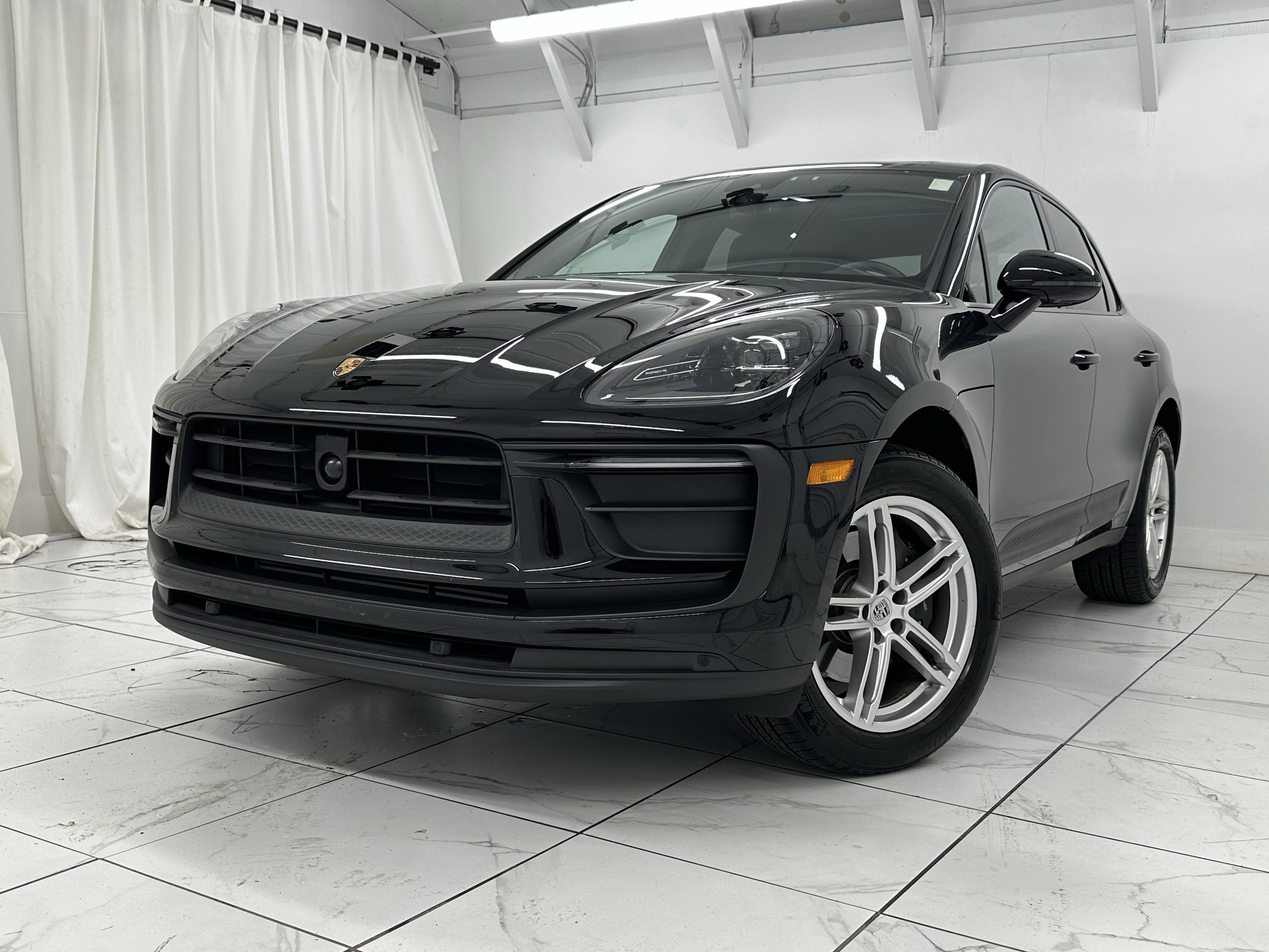 Certified 2025 Porsche Macan image 8