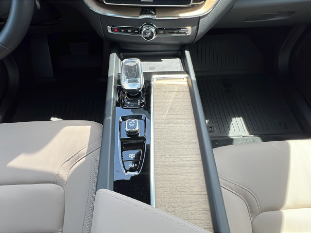 New 2026 Volvo XC60 B5 Plus AWD/4WD image 14