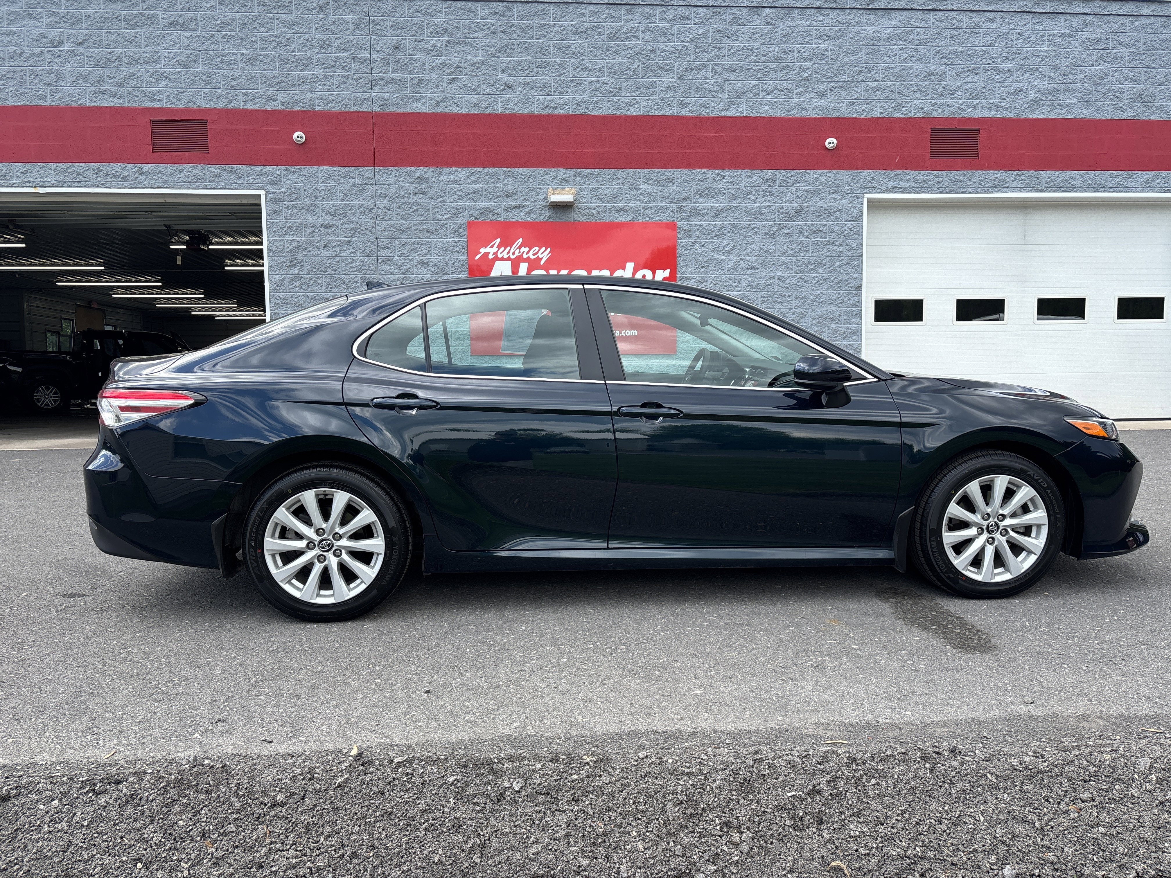Used 2020 Toyota Camry LE FWD image 2