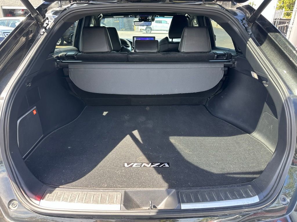 Used 2024 Toyota Venza Limited image 4