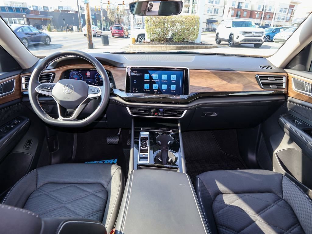 Certified 2025 Volkswagen Atlas SE w/ Black Wheel Package image 19