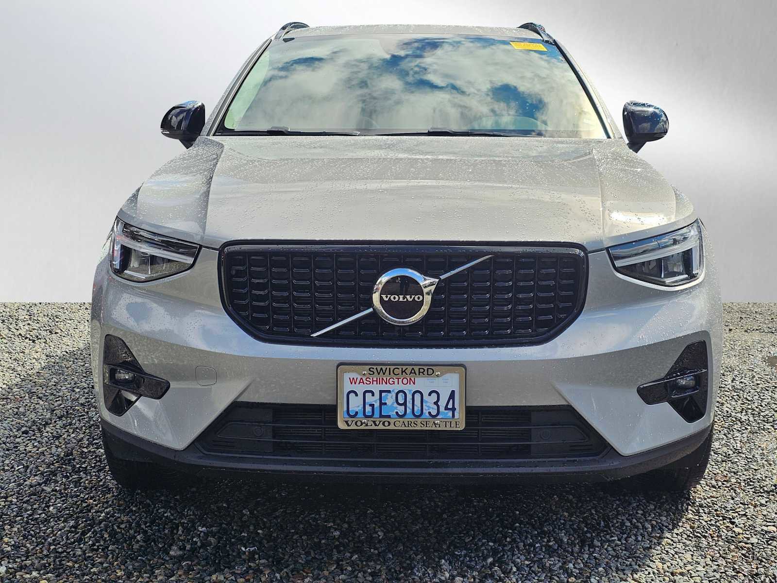 Used 2023 Volvo XC40 B5 Plus w/ Protection Package Premier AWD/4WD image 8