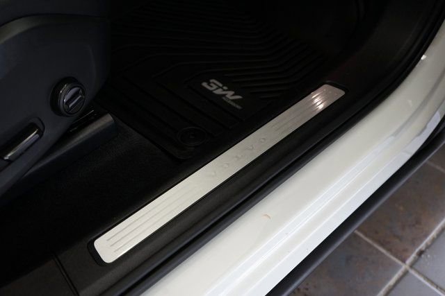 Used 2023 Volvo XC60 B5 Core image 46