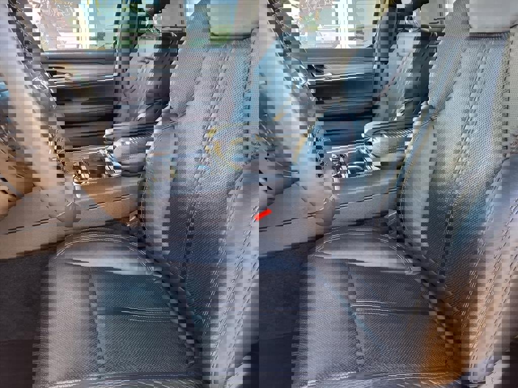 Certified 2024 Jeep Wagoneer L Series III w/ Flexible Seating Group image 33