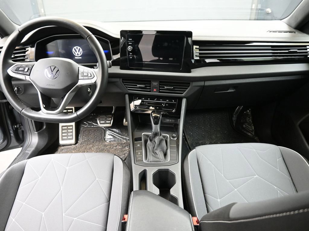 Used 2025 Volkswagen Jetta Sport image 17