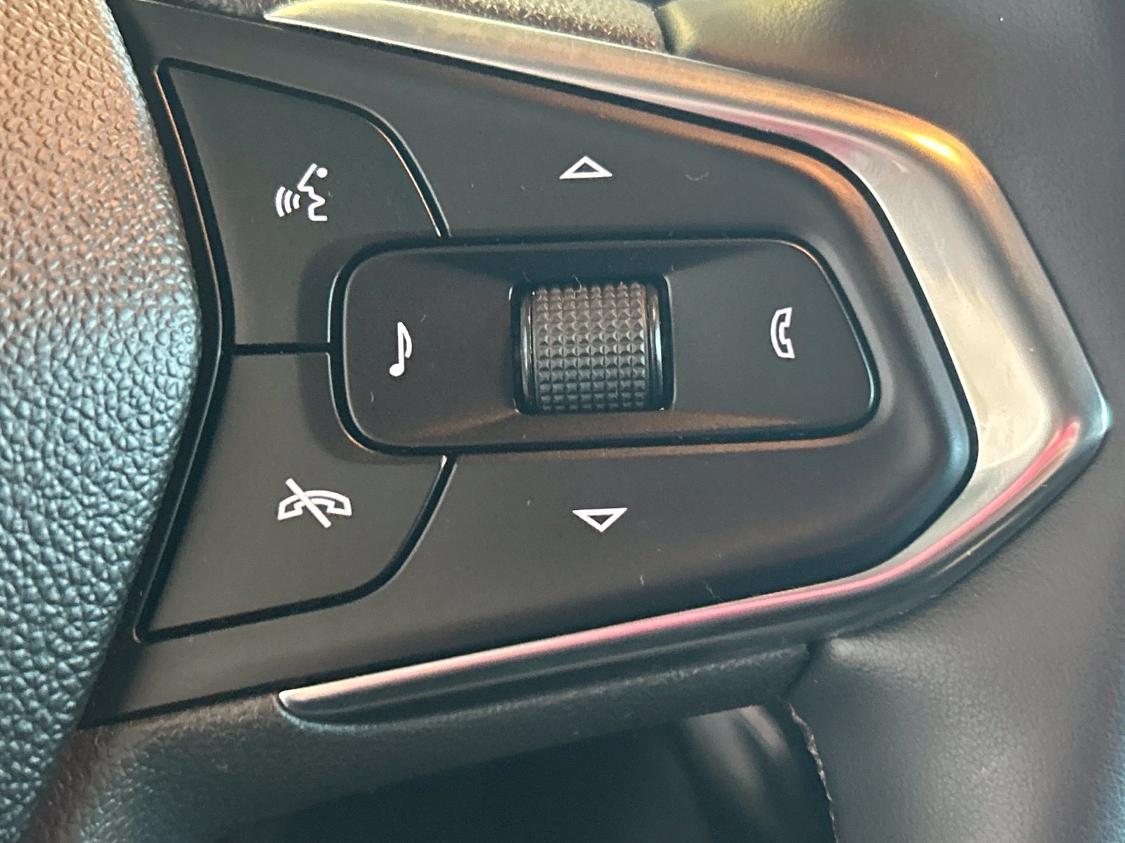 Used 2024 Chevrolet TrailBlazer LT w/ LT Cold Weather Package FWD image 19