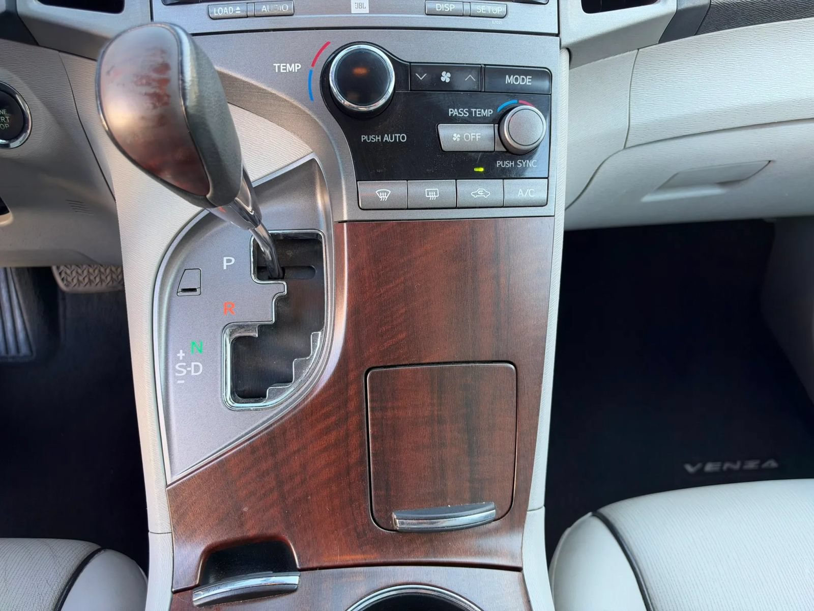 Used 2010 Toyota Venza w/ Leather Pkg FWD image 29