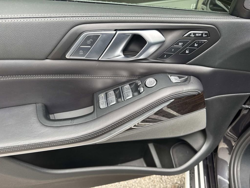 Used 2020 BMW X7 xDrive40i w/ Premium Package AWD/4WD image 16