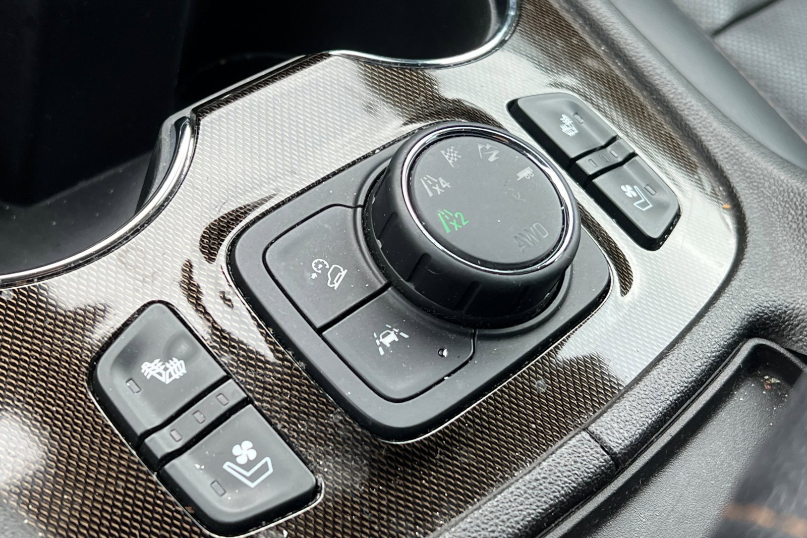 Used 2023 GMC Acadia AT4 w/ Technology Package image 31