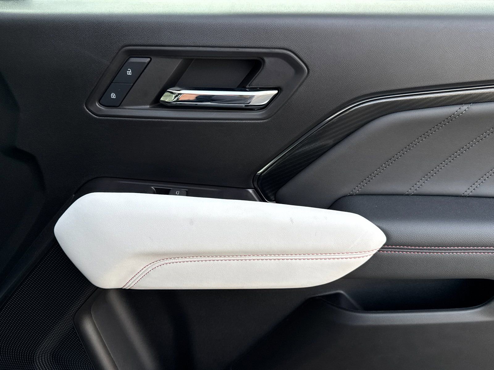 New 2024 GMC Canyon AT4X w/ AT4X AEV Edition image 17