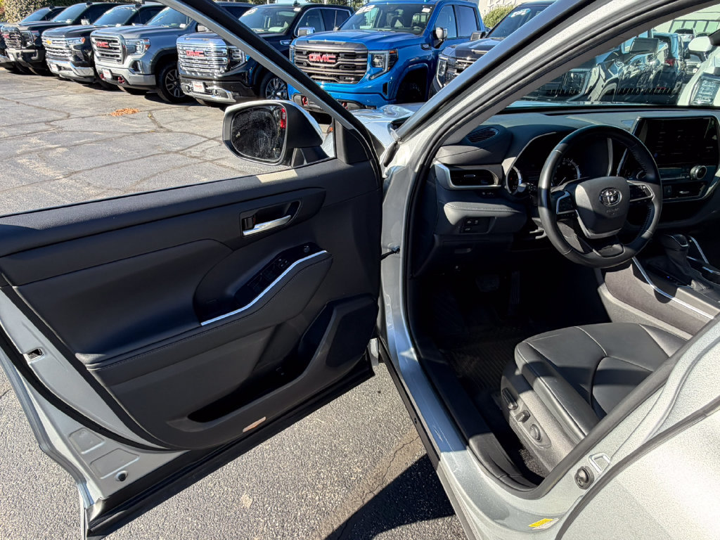 Used 2024 Toyota Highlander XLE FWD image 26