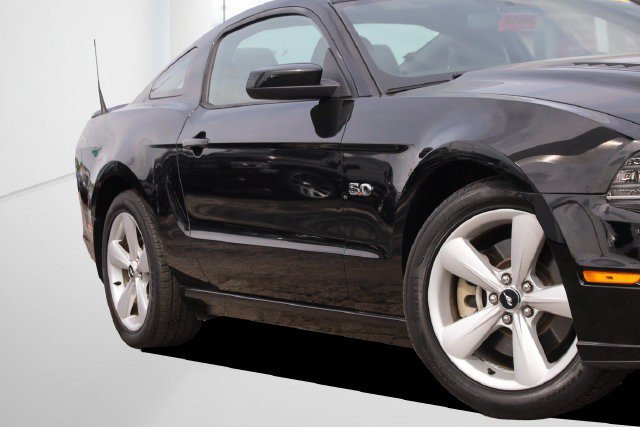 Used 2013 Ford Mustang GT Premium RWD image 3