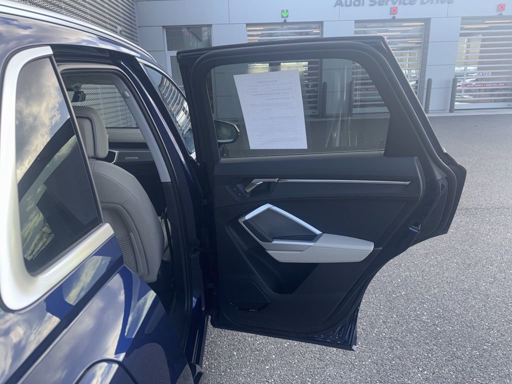 Certified 2025 Audi Q3 2.0T Premium Plus w/ Premium Plus Package AWD/4WD image 9