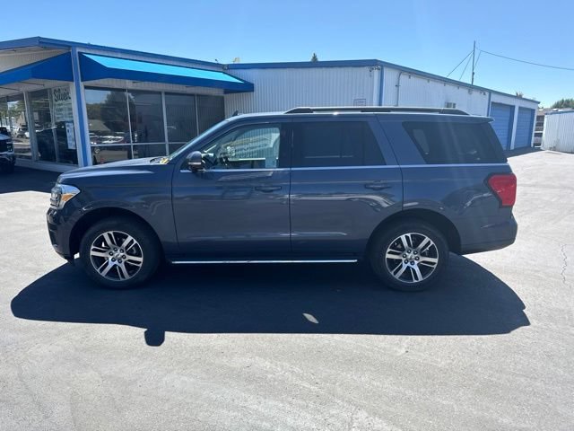 Used 2022 Ford Expedition XLT AWD/4WD image 2