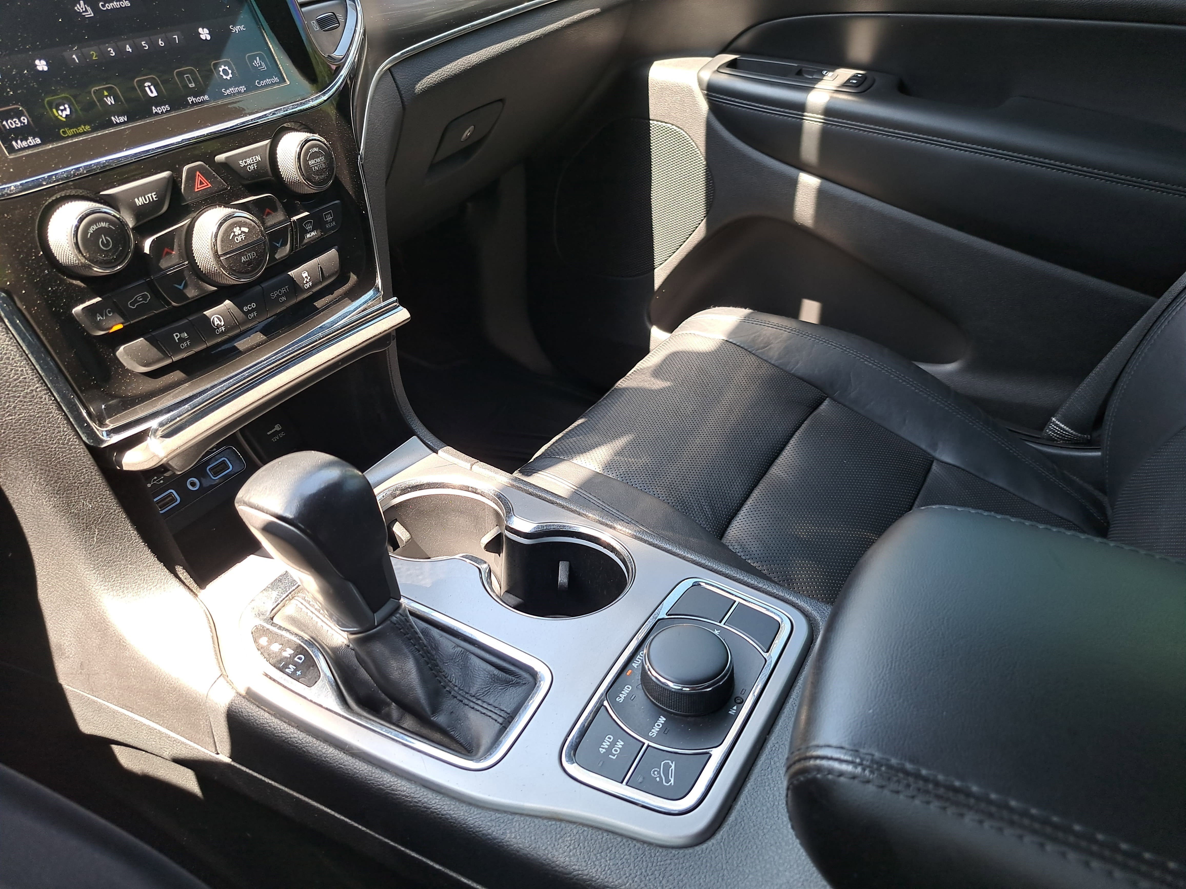 Used 2021 Jeep Grand Cherokee Limited w/ Luxury Group II AWD/4WD image 24