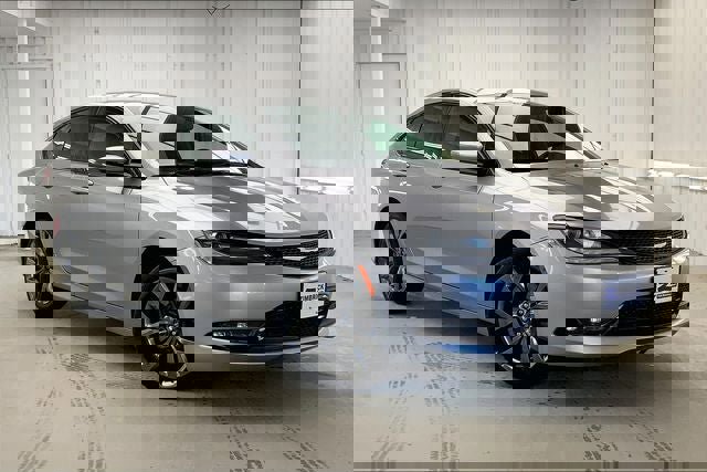 Used 2015 Chrysler 200 S w/ Navigation & Sound Group I image 34