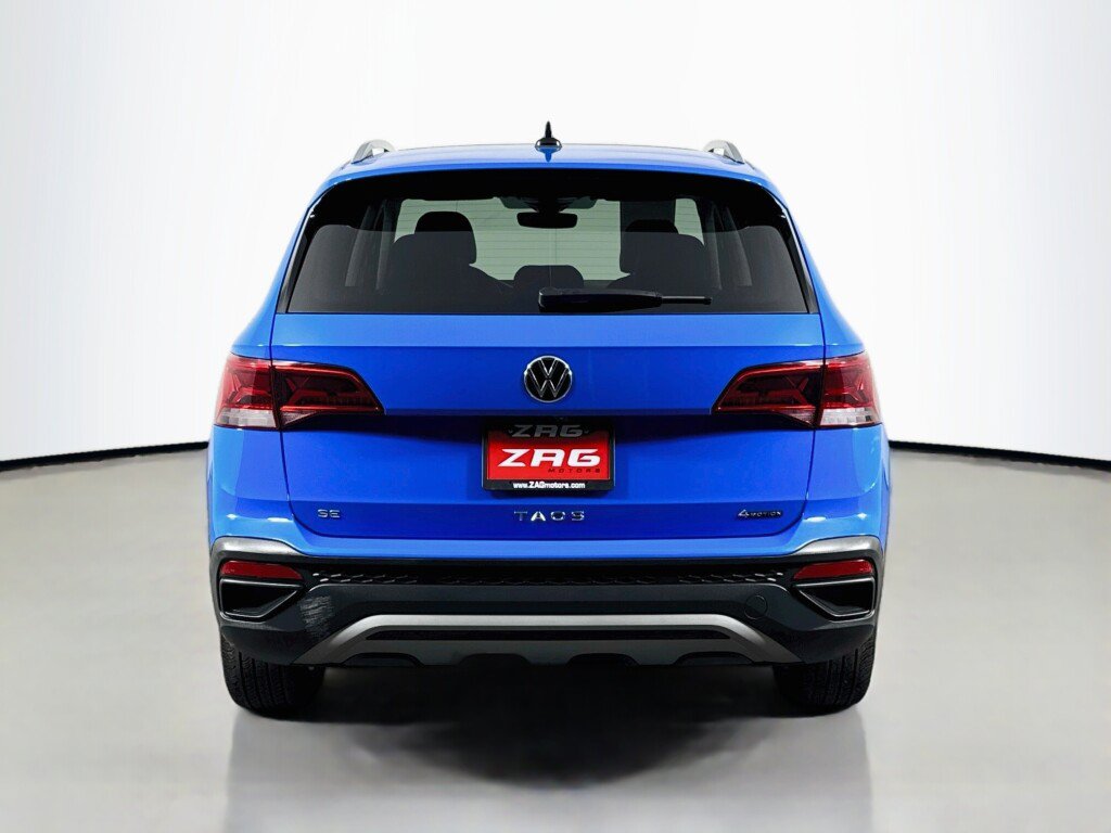 Used 2023 Volkswagen Taos SE w/ Panoramic Sunroof Package AWD/4WD image 4