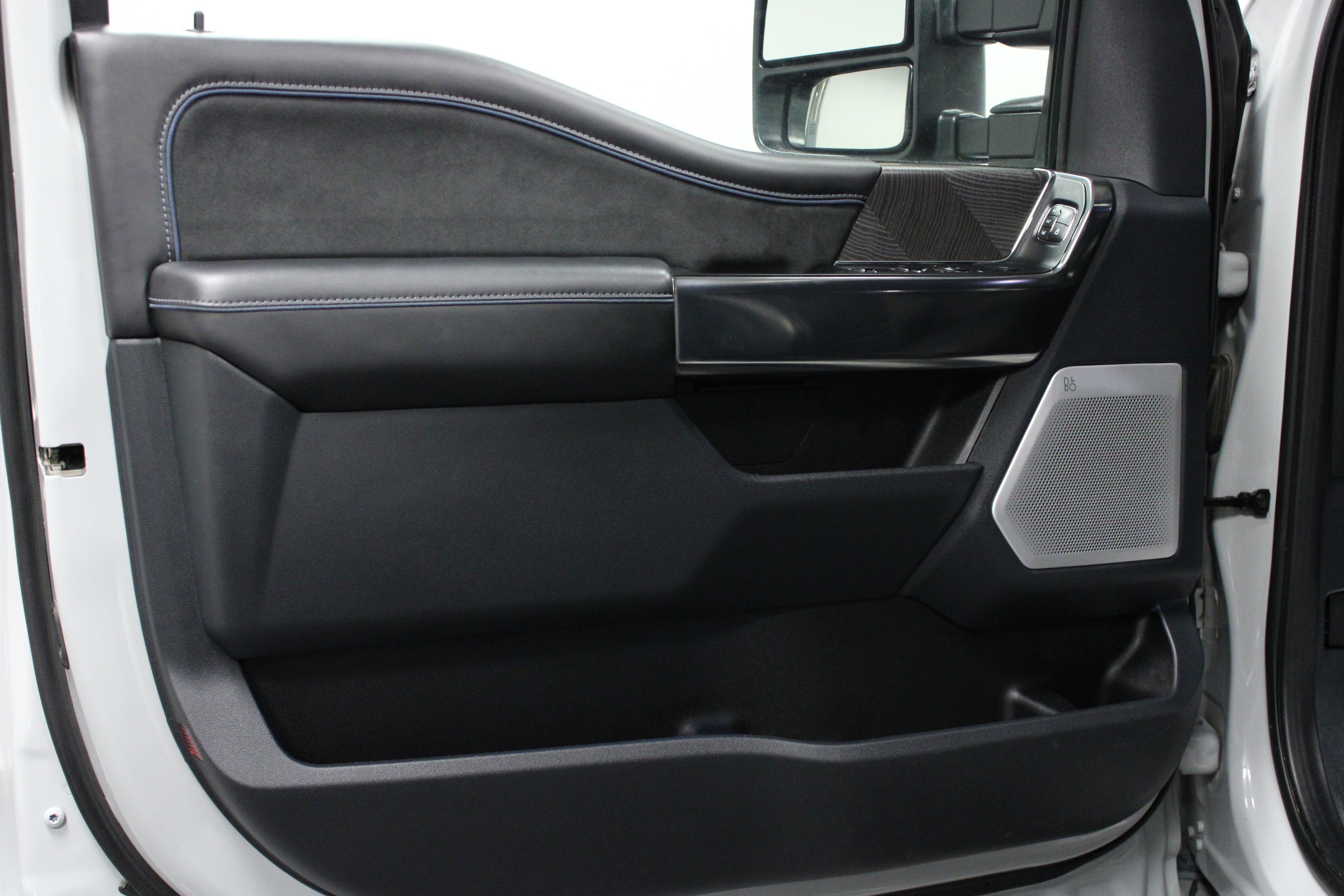 Used 2025 Ford F250 Platinum image 11