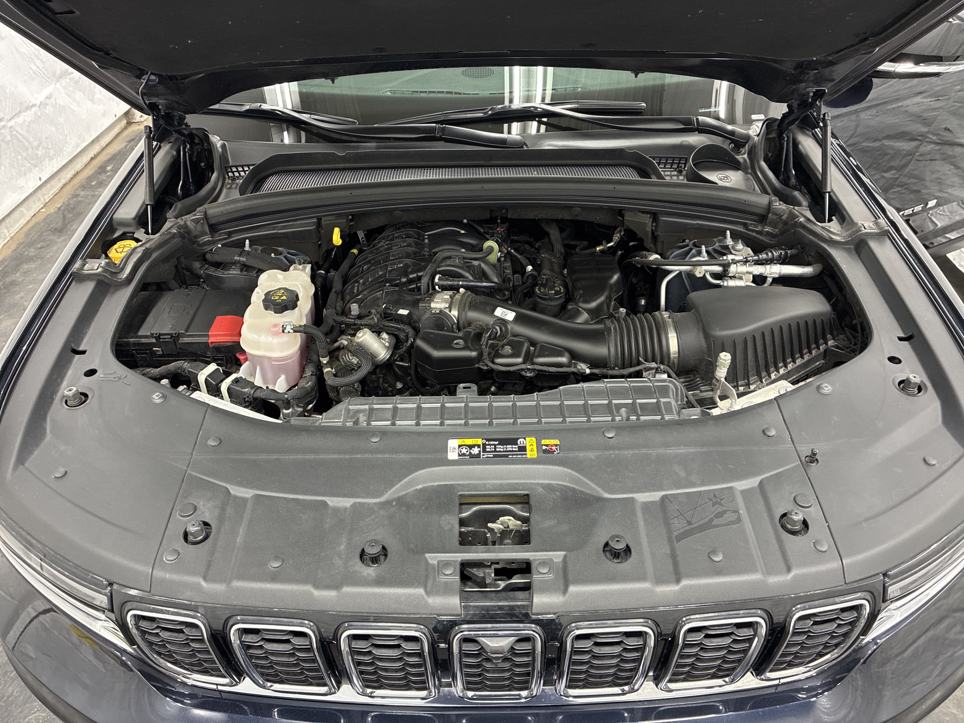 Certified 2024 Jeep Grand Cherokee L Limited w/ Luxury Tech Group II AWD/4WD image 8