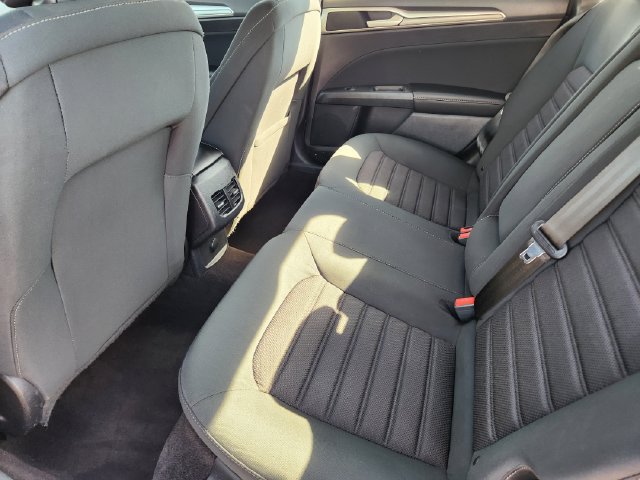 Used 2020 Ford Fusion SE FWD image 33