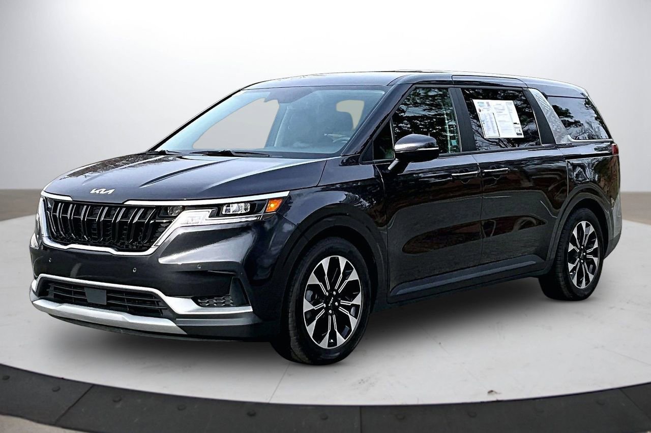 Used 2024 Kia Carnival EX image 4