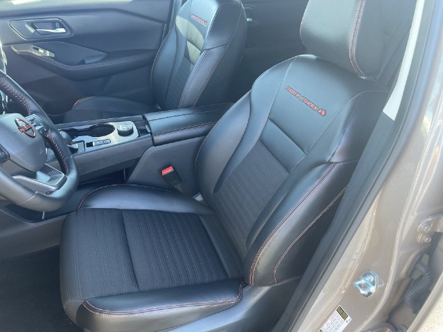 Used 2025 Nissan Rogue SV AWD/4WD image 17