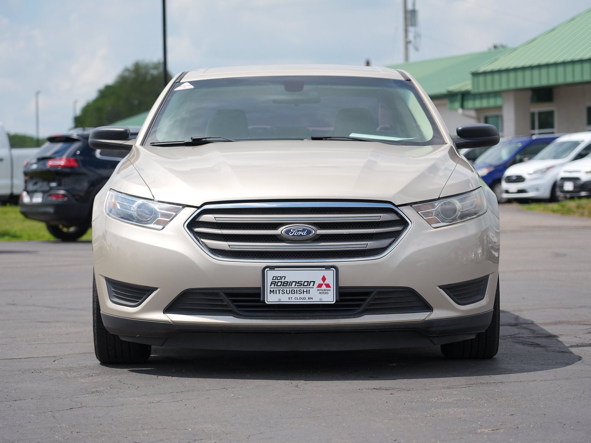 Used 2018 Ford Taurus SE FWD image 9