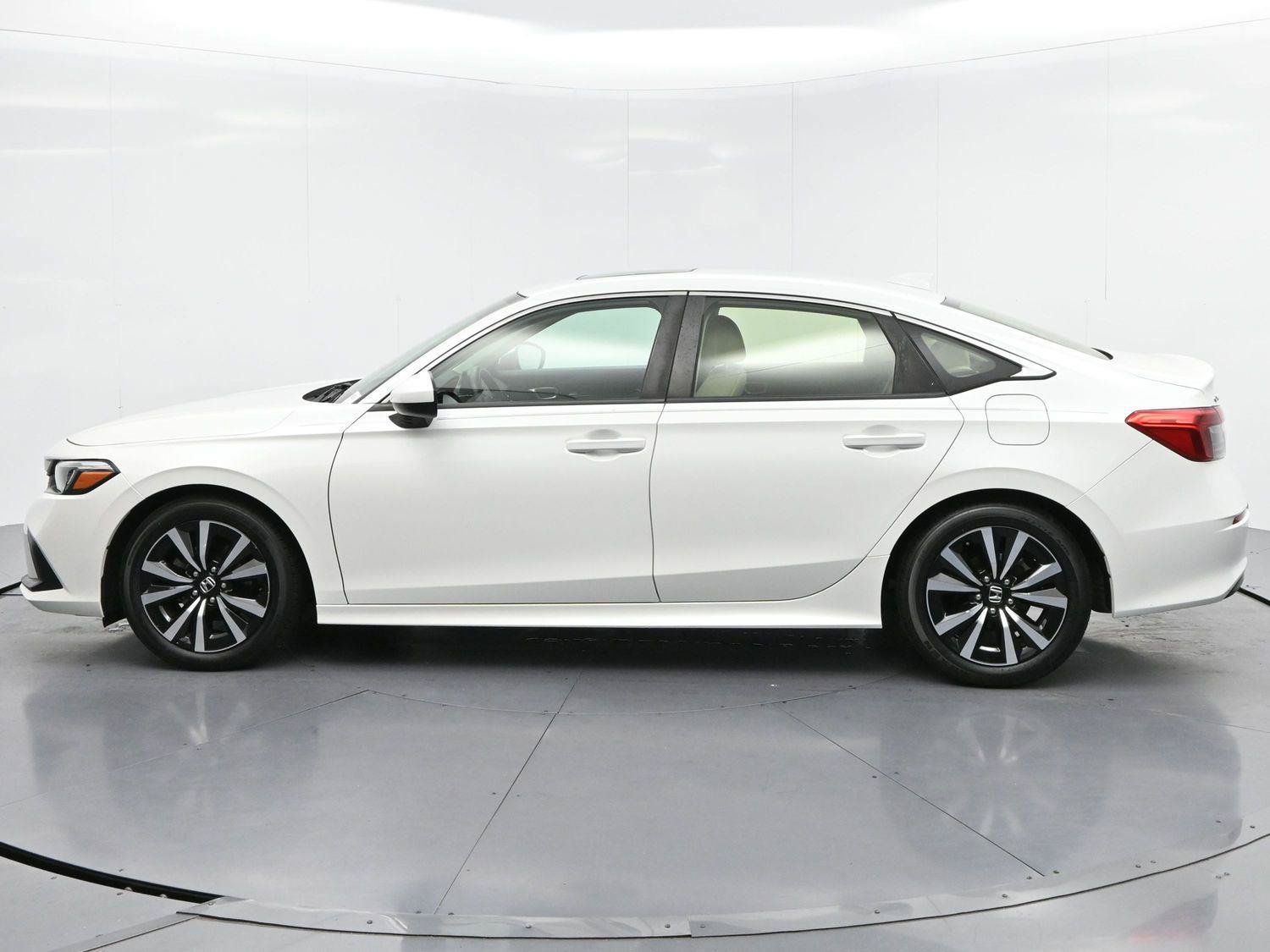 Used 2022 Honda Civic EX image 4