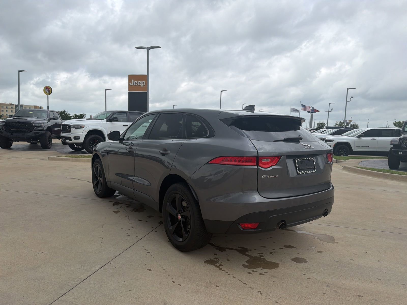 Used 2019 Jaguar F-PACE Premium image 3