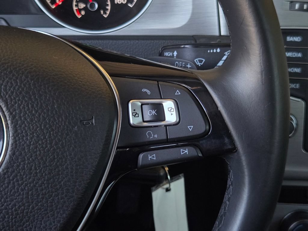 Used 2015 Volkswagen Golf S FWD image 19