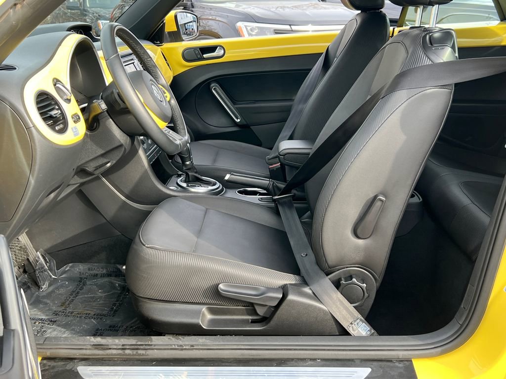 Used 2014 Volkswagen Beetle TDI image 18