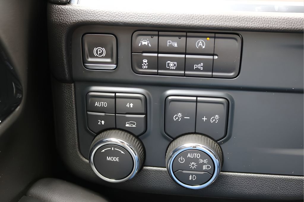 Used 2025 Chevrolet Tahoe Premier AWD/4WD image 22