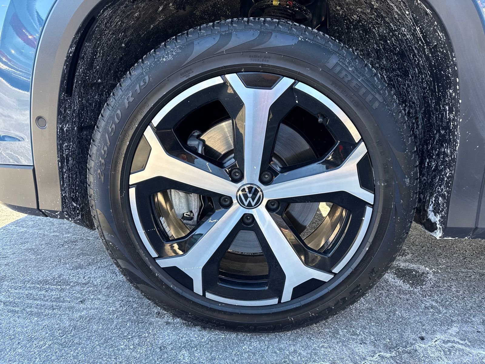 Used 2025 Volkswagen Tiguan SE image 18