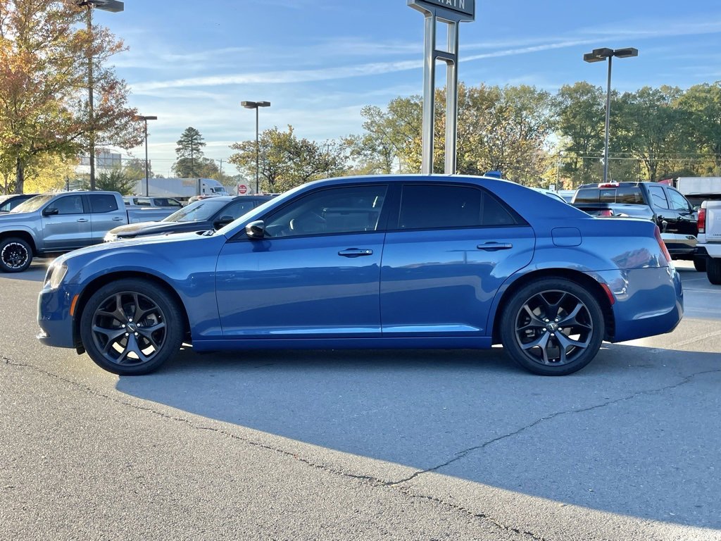 Used 2022 Chrysler 300 Touring w/ Sport Appearance Package image 4