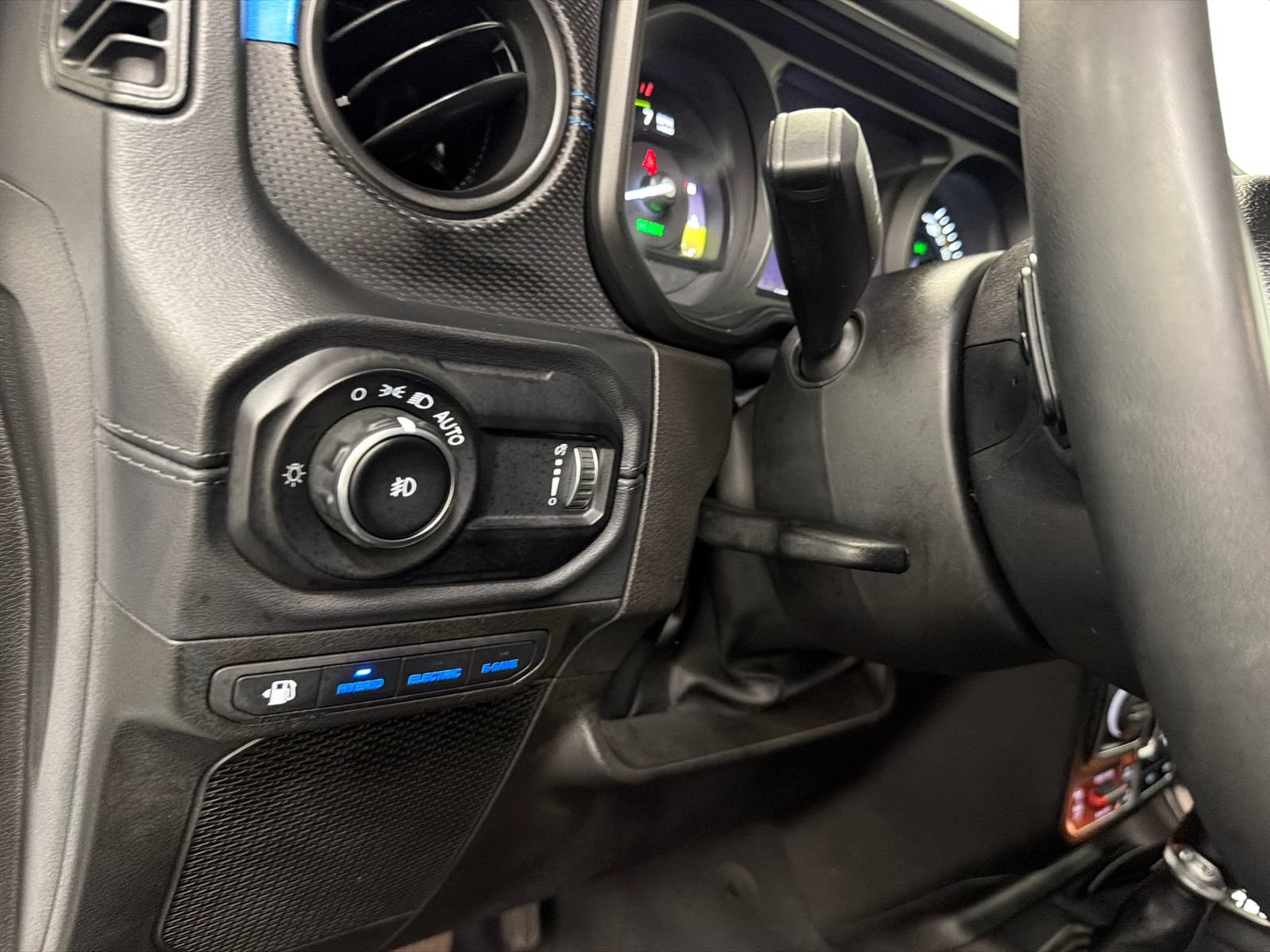 Used 2024 Jeep Wrangler Unlimited Rubicon 4xe AWD/4WD image 30
