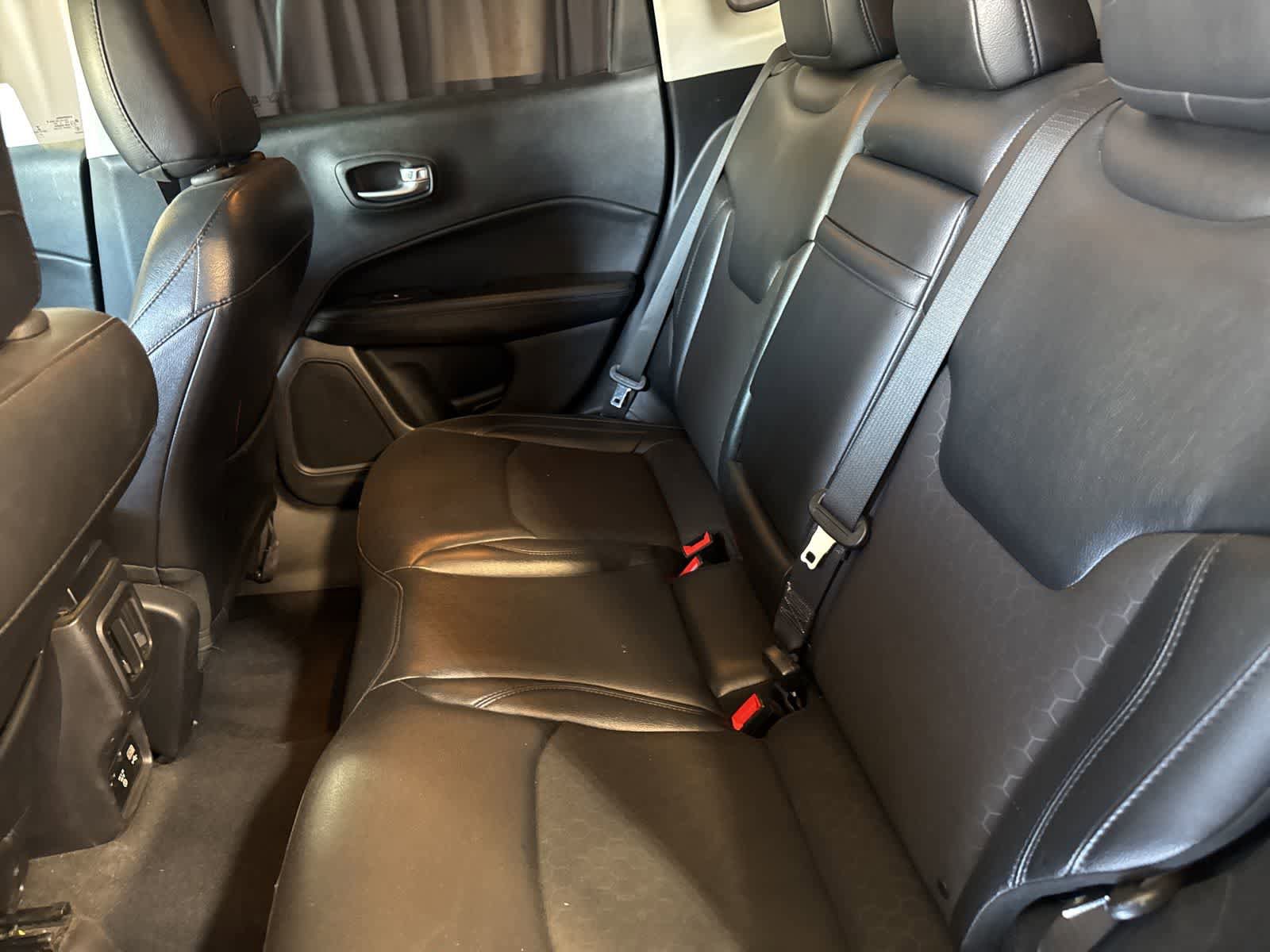 Used 2018 Jeep Compass Latitude w/ Popular Equipment Group FWD image 15