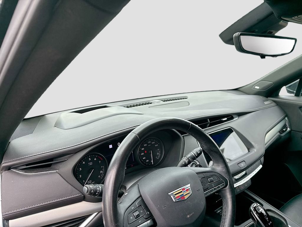 Used 2023 Cadillac XT4 Premium Luxury w/ Technology Package FWD image 11