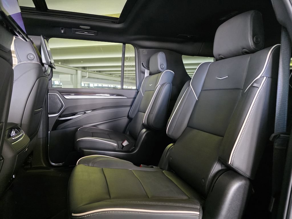 New 2026 Cadillac Escalade ESV Luxury w/ Touring Package AWD/4WD image 13