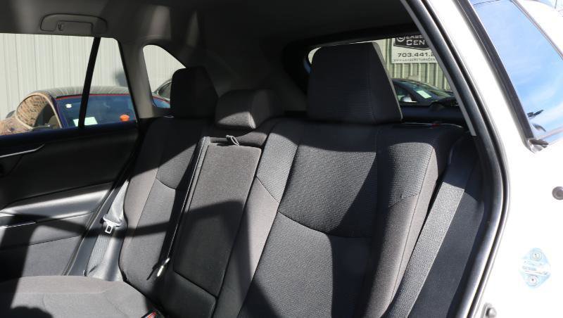 Used 2021 Toyota RAV4 LE image 19