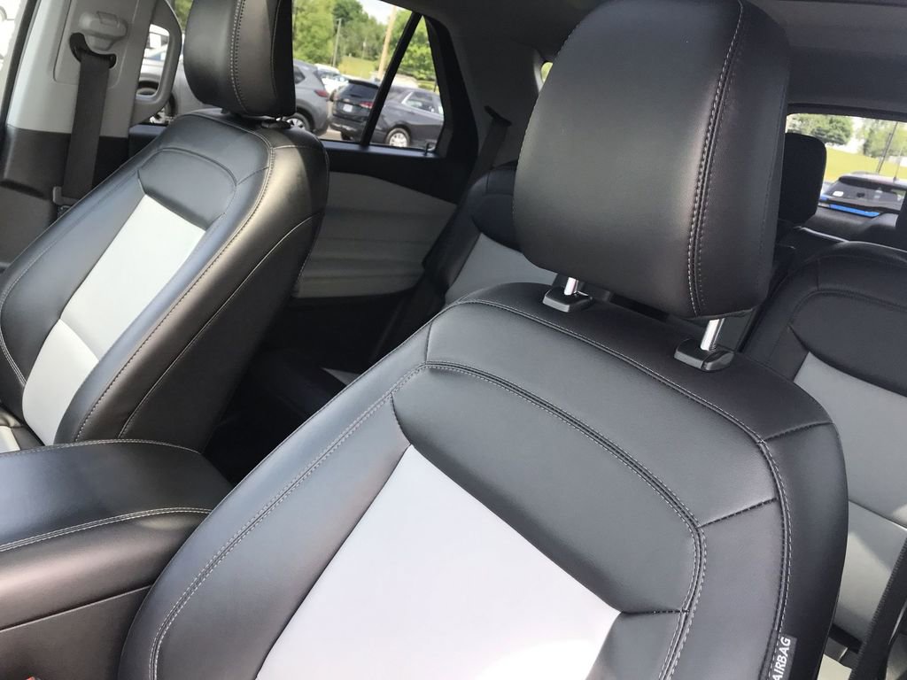 Used 2022 Ford Explorer XLT w/ Equipment Group 202A AWD/4WD image 11